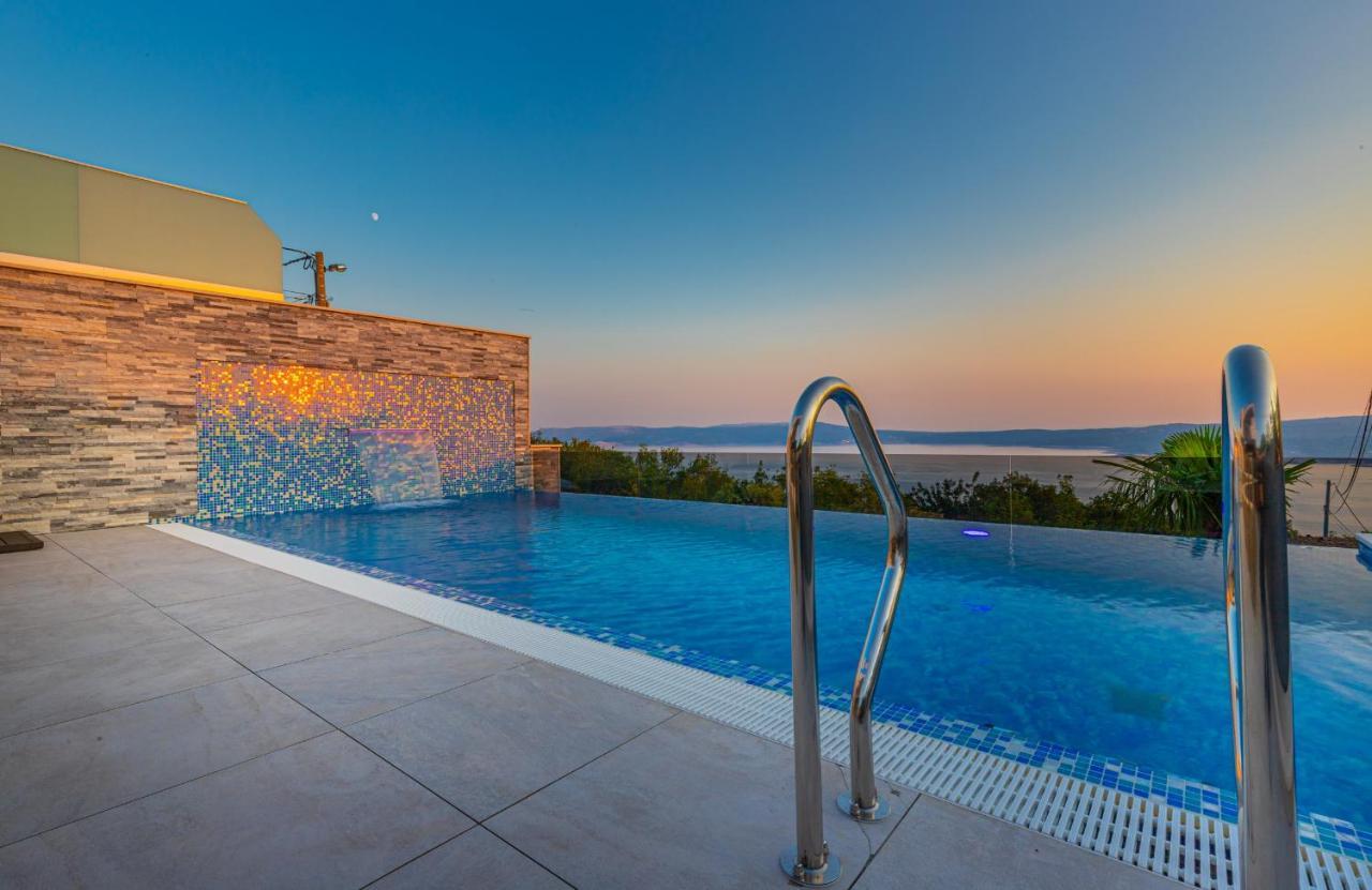 Luxury Villa Lorena With Heated Pool, Jacuzzi,Sauna And Seaview Crikvenica Exterior foto